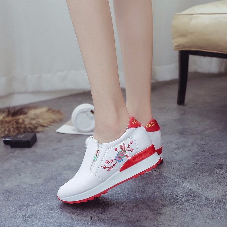 Inner raised platform shoes with round toe caps