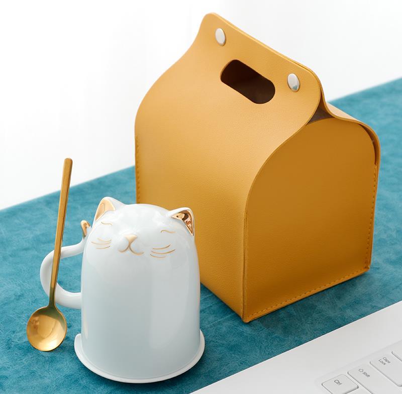 Ceramic mug with lid and spoon