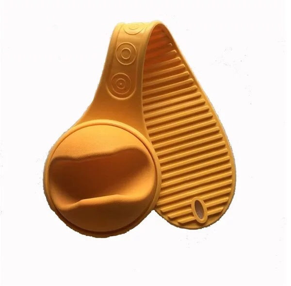 Porte-bouteille La Mains Livraison Façon de Nourrir Votre Bébé