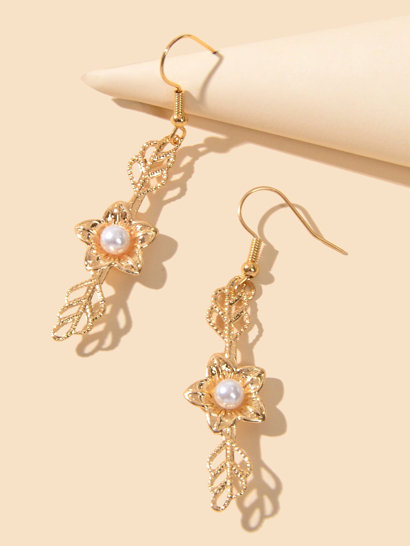 Retro Pearl Decor Gold Leaf Flower Dangle Earrings Wedding Engagement Jewellery-3