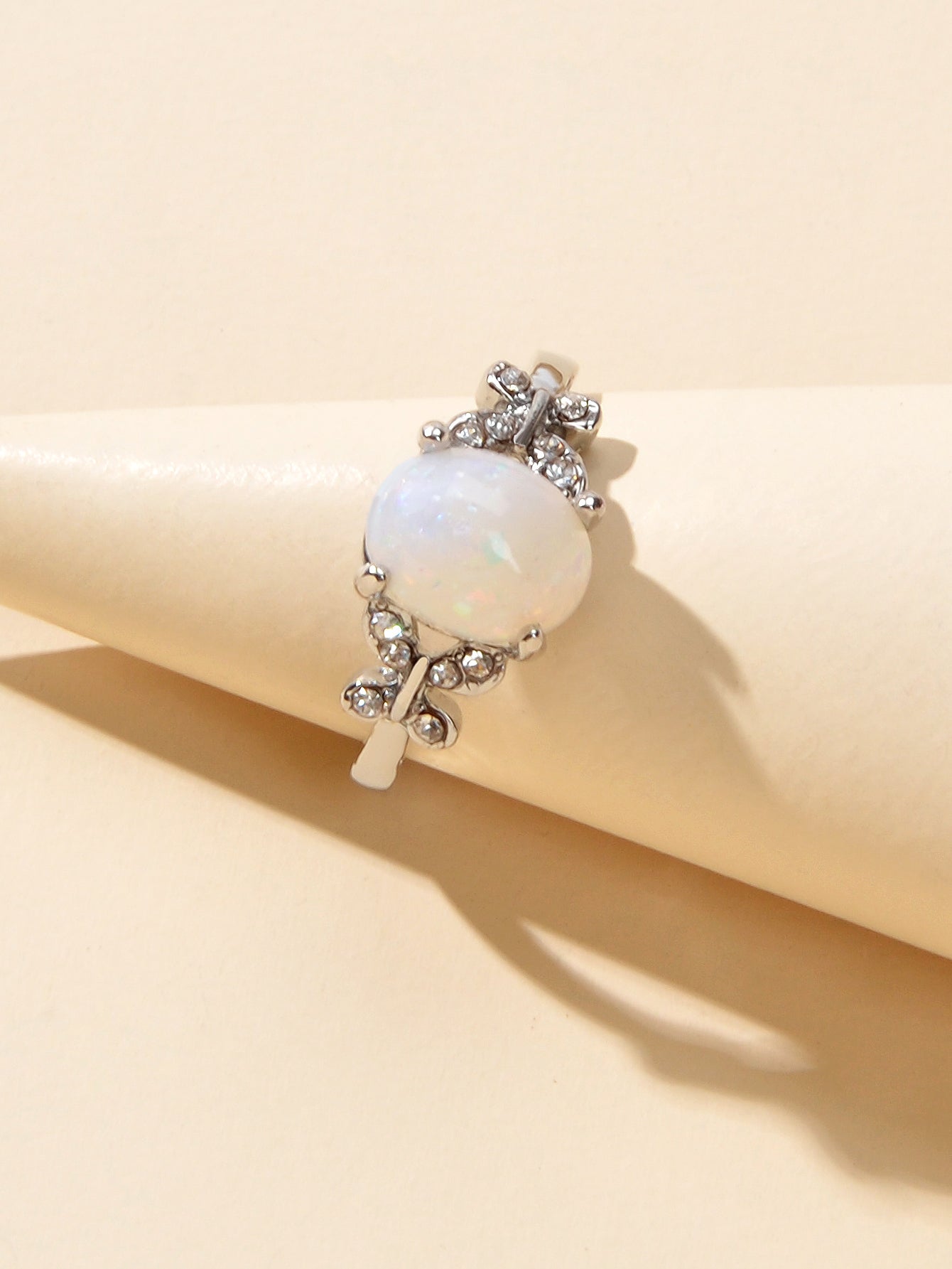 Retro Textured Jewellery Band Rhinestone Simulant Opal Butterfly Wedding Ring-3