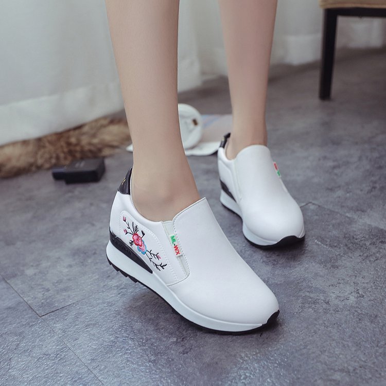 Inner raised platform shoes with round toe caps