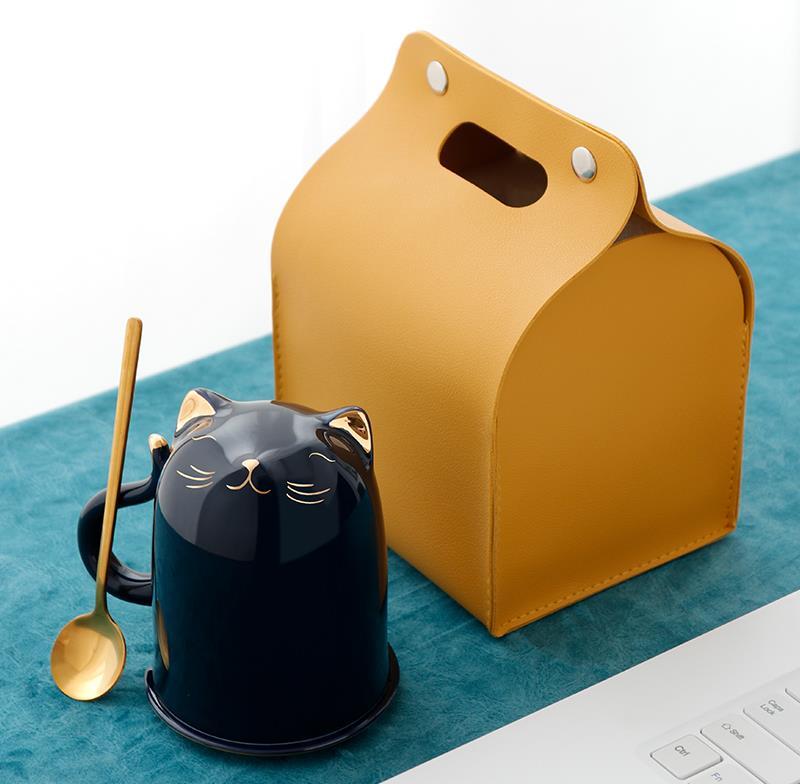 Ceramic mug with lid and spoon