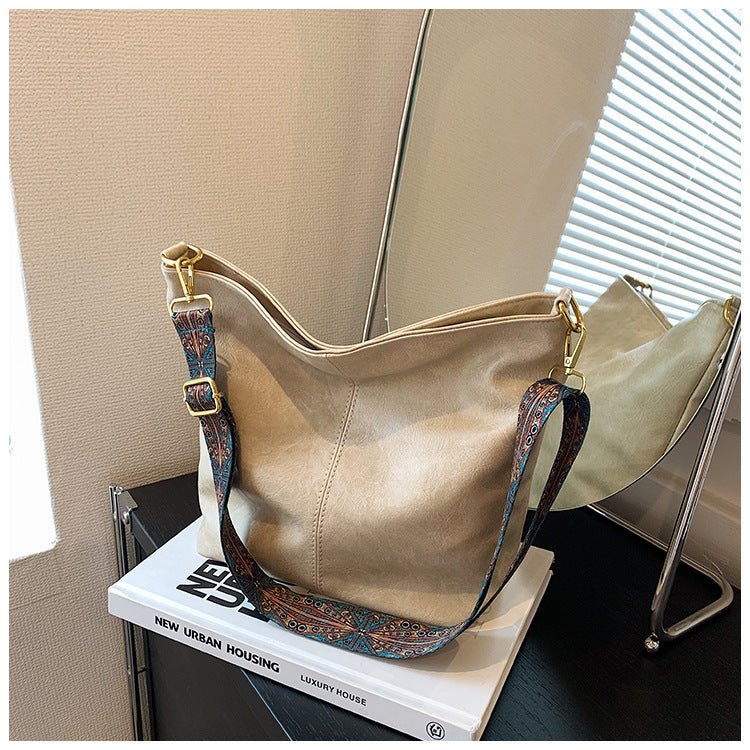 Retro Shoulder Messenger Bag Large Capacity Commuter Women's Bucket Bag