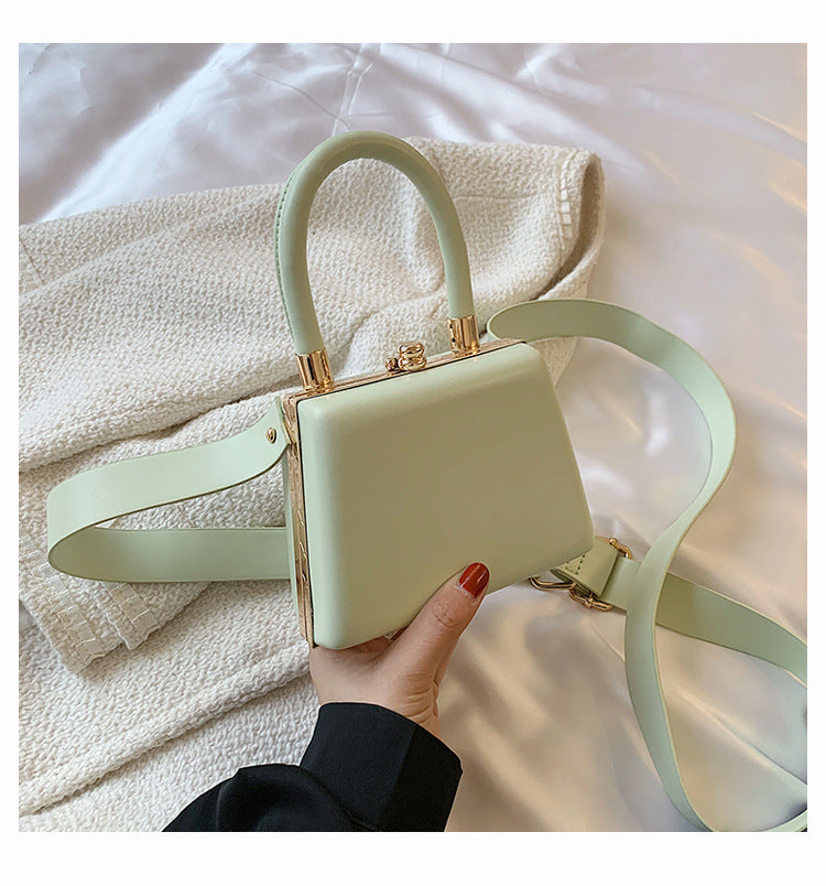 Contrast Color Artistic Ethnic Style Portable Clip Bag