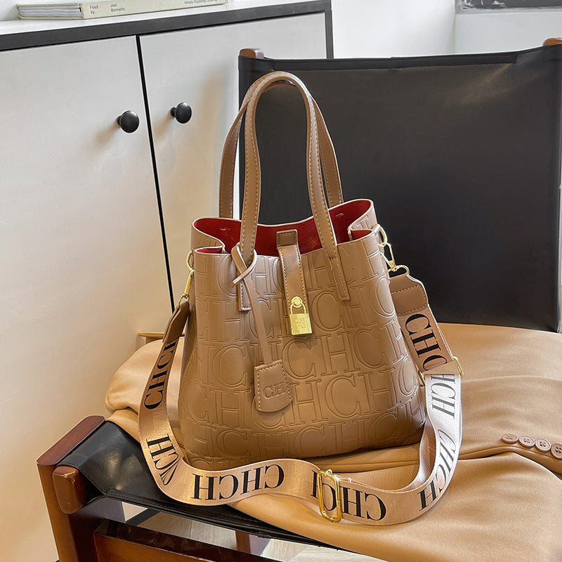 Letter Embossed Solid Color Fashion Retro Classic One-shoulder Portable Commuter Bucket Bag