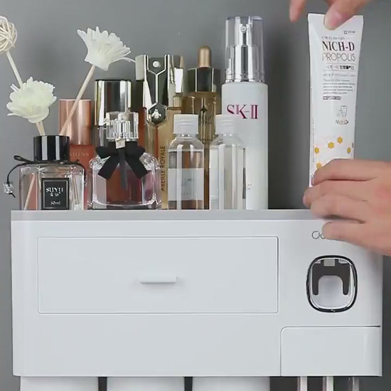 Magnetic mouthwash cup set